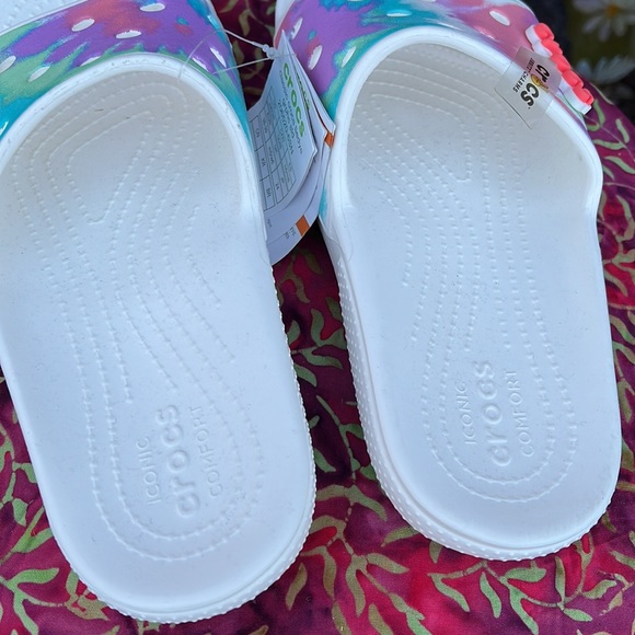 New Crocs Colorful Tie Dye Slide Sandals - Picture 15 of 16